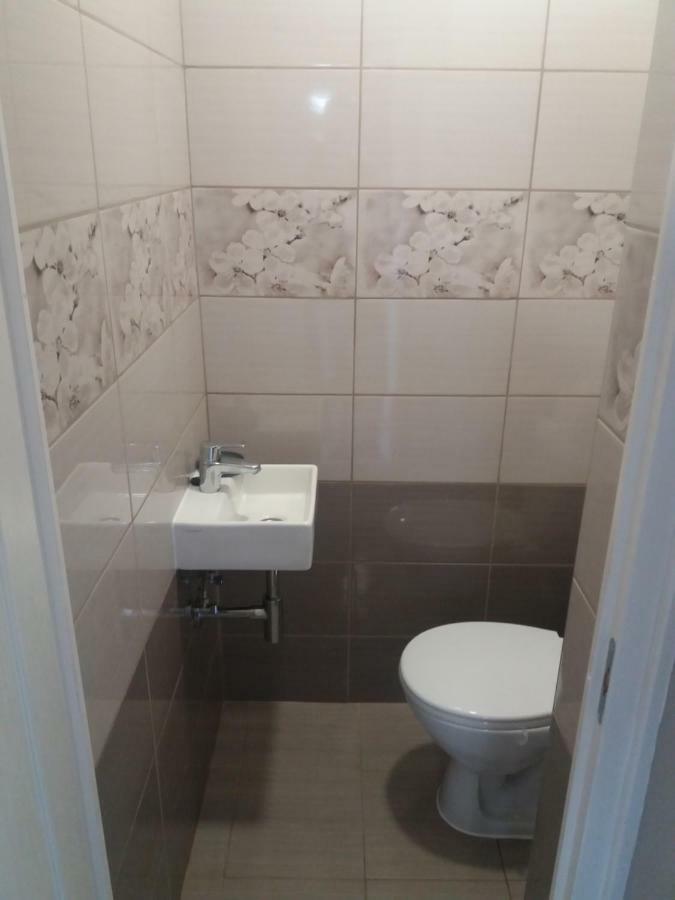 Neptun Apartman Domsod Luaran gambar